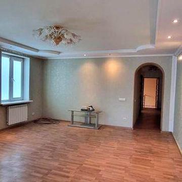 Продається велика 5-ти кімнатна квартира. Центр.