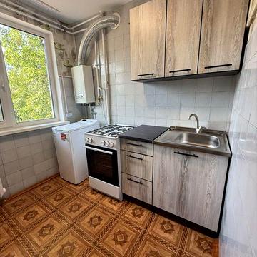 Продам трикімнатну квартиру по пооспекту Перемоги 170