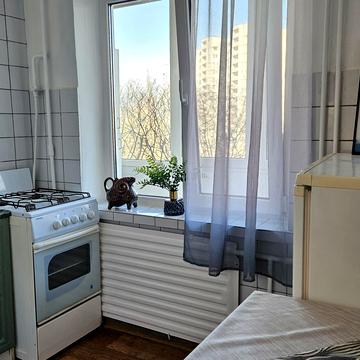 Академіка Булаховського вул., 34