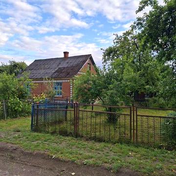 Родам жилий будинок, біля хати 30соток