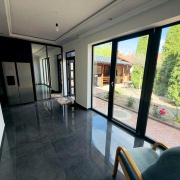 Продаж сучасного будинку-американки. 300 м від терм. компл. “Жайворонок” в м. Берегове. 84 кв.м,  10 сот.
