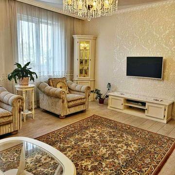 Продам власний 3-поверховий будинок + літній будинок. Власник .