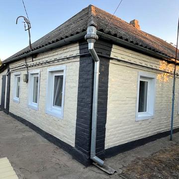 Продається 1/2 житлового будинку 58,4 м.кв в м. Пирятин