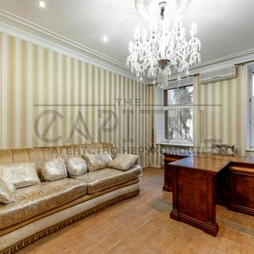 Простора 100 м² квартира в центрі Києва, Інститутська 16 - топ локація, вдале розташування, біля будинку є власне паркоміце, поруч парк для прогулянок