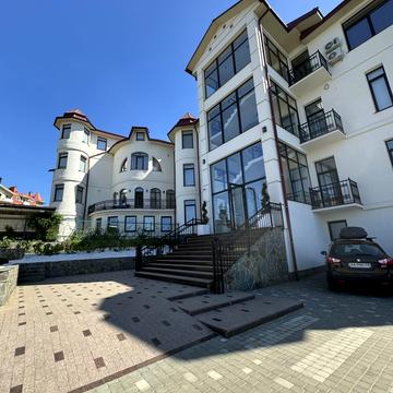 Кавказька вул., 44