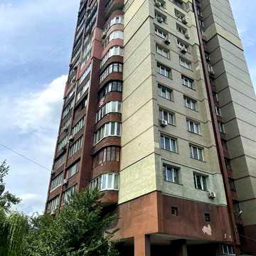 Метро Печерська здається 1-кімн. на Старонаводницькій 8 . Є генератор