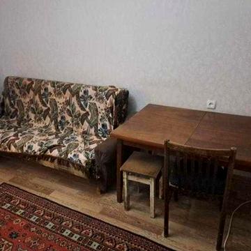 Продам 1к. гостинку со своими службами возле м. Завод Малышева