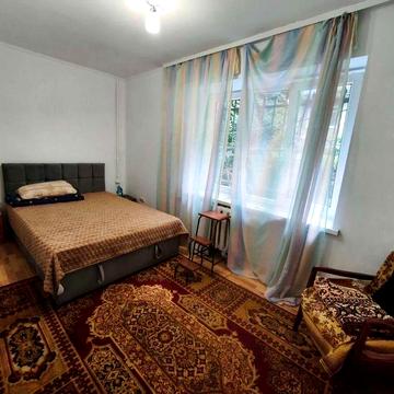 Вільна квартира біля парку Культури на вул. Похила