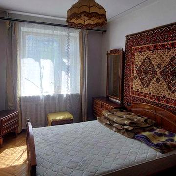 оренда   2 кімн квартири  пр.  Червоної Калиини    50м кв  (р-н Шувару)    2 поверх
