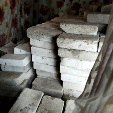 Будиночок з земельною ділянкою