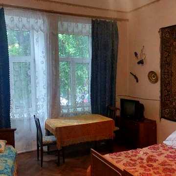 Продаж 3х кімн квартира 1/2 Чернівці  старий фонд