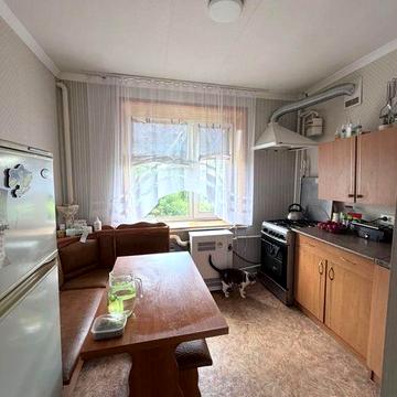 Продаж двох кімнатної квартири на другому поверсі в центрі міста