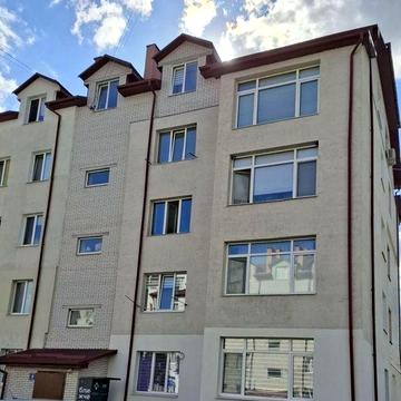 Двокімнатна квартира в затишному будинку із загородженим подвірям