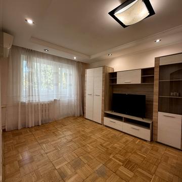 Михайла Донця вул., 25