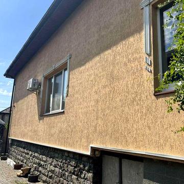 Здається будинок с.Великі Лучки