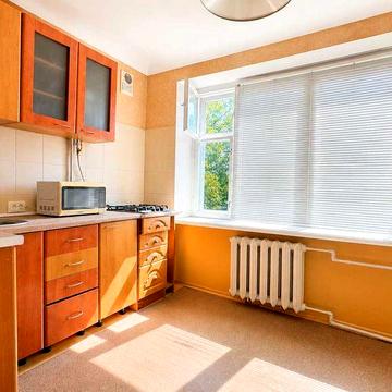 Продаж 3-кімнатної квартири в центрі (район зупинки Сінна), 55 м², чеський проєкт, цегляний будинок