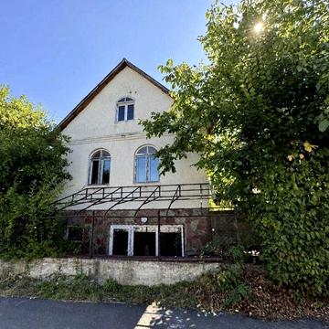 Продаж цегляного будинку 98 м² на 5 сотках — вул. Джерельна, Ужгород