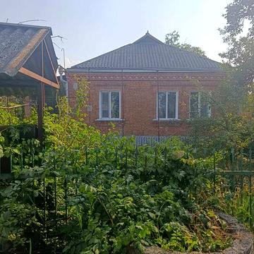 Продається газифікований будинок з червоної цегли.