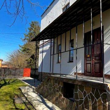 Продається великий затишний  будинок поруч із вокзалом