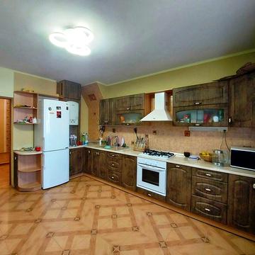 Продам в тихом центре г. Чугуев дом 2008 г.п., пл. 150 кв.м