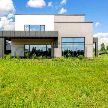 Пропонується до продажу сучасний двоповерховий будинок площею 278 м² у закритому котеджному містечку Green Town