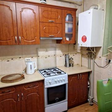 Здам двокімнатну квартиру в центрі міста. Одна кімната буде закрита.