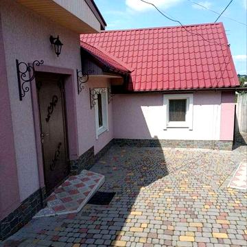 Продаж великого затишного будинку з господарськими будівлями