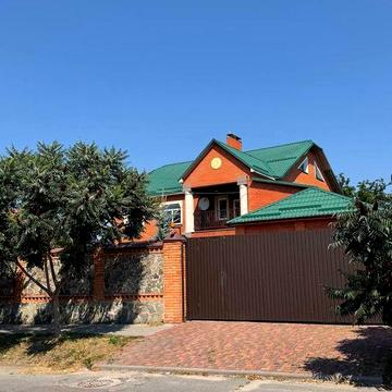 Продам 2-х поверховий будинок в центрі міста
