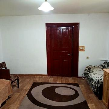 Продам частину будинку, 2 кімн., в центрі