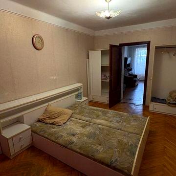 Продаж 3х кім. в центрі міста Вишгород вул. Симоненка 10