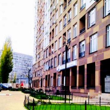 СДАМ !!! СТИЛЬНУЮ 1 км, 42 кв.м, кухня-студия+СПАЛЬНЯ, на ТУМАНЯНА 3. ГЕНЕРАТОР.