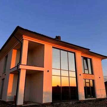 Продам будинок з басейном в Крихівцях. Друге світло, стильний дизайн, топова локація.