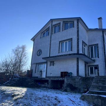 Продаж будинку в мальовничому місці для вашоі сімі вже чекає га вас