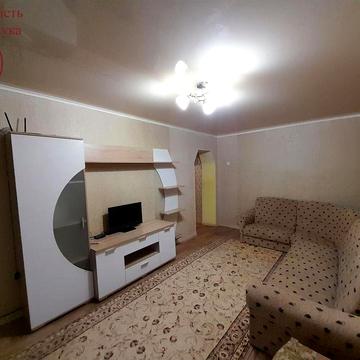 Продам 2 кімнатну на Гвардійській