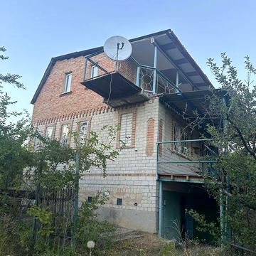 приватизована, власний вихід до річки