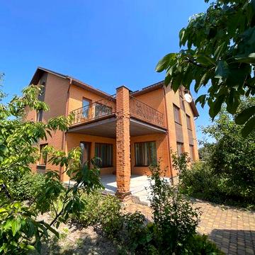 Продам автономний будинок з ремонтом 290 м², 31 сотка землі, гараж на 2 авто, Красилівка .Срочно