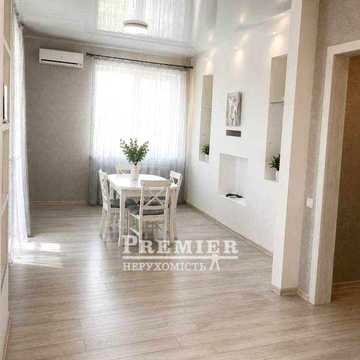 Велика 1-кімнатна квартира 53 м² з ремонтом та видом на лиман