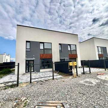 Продається сучасний Дуплекс 130 м². Ділянка 2.3 соток. Крихівці. вул. Парафіяльна. Міські комунікації