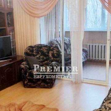 Простора та затишна 3-кімнатна квартира з ремонтом на Добровольського!