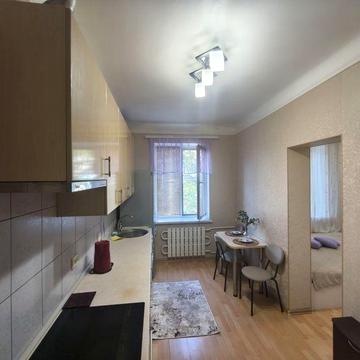 Продається  малогабаритна квартира 20м2 в районі колишнього кінотеатру Салют CW
