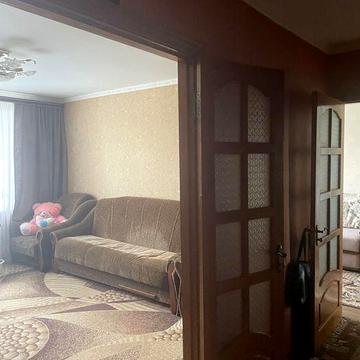 Продам 2 х комн квартиру в центре 3 этаж