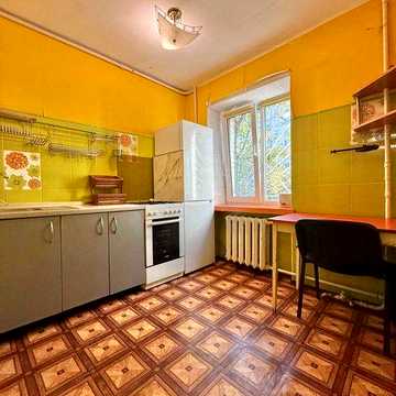 Продам двокімнану квартиру, Вінстона Черчеля 20, перший поверх, Дніпровський р-н.
