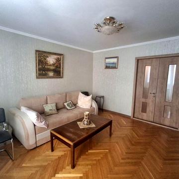 Продам 3к квартиру в центре .