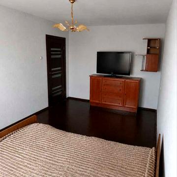 «3-кімнатна квартира 63 м² у хорошому районі Ромнів + гараж»