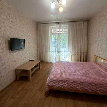 2-кімнатна квартира на вул. Середньофонтанська Сталінка