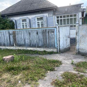 Продається будинок в районі газово, є комунікації потрібний космітичний ремонт запитання по телефону.