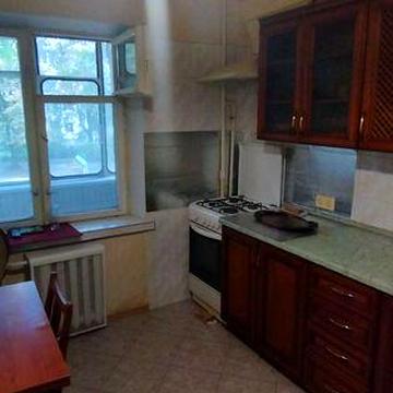 Здаю 2к  квартиру, 2 поверх , біля метро!