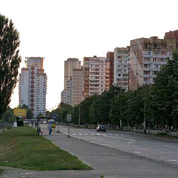 Терміново продамо трикімнатну після капітального ремонту на Троєщені