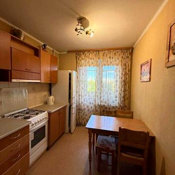 Продаж 3к квартири 67 кв. м на вул. Київська 12