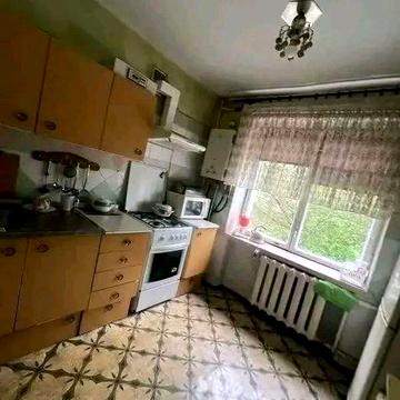 Продам двокімнатну чешку в центрі міста